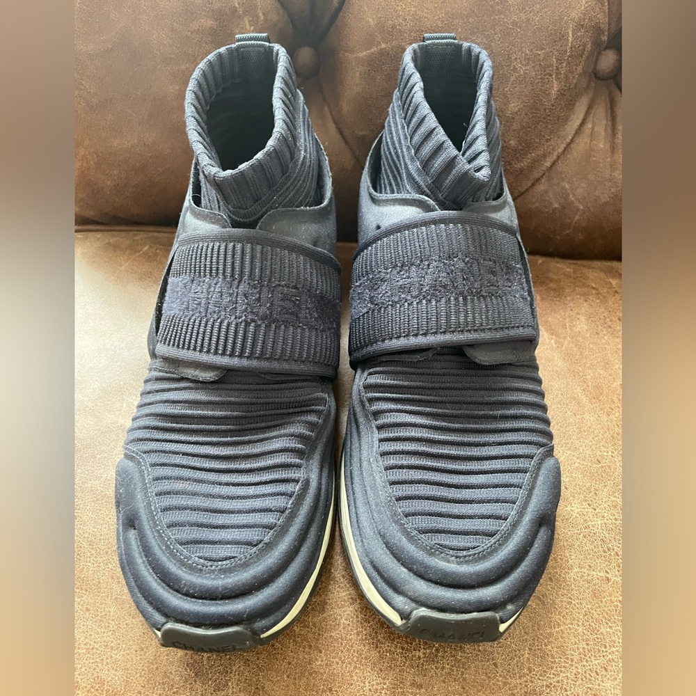 CHANEL NAVY KNIT RUNNERS SIZE 39